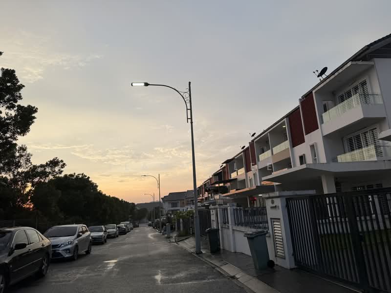 Rumah Teres 3 Tingkat untuk Dijual di Taman Taming Indah 2 (Bandar Sungai Long) - Teammy Lee - PropertyGuru.com.my