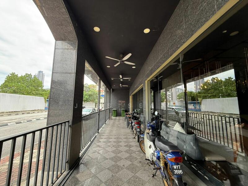 For Rent - ⭐ Corner ⭐ 2500sf ⭐ Ultra-Prime Location ⭐ Walking distance to BBCC, TRX, Times Square