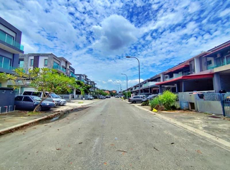 Rumah Berkembar untuk Dijual di Taman Baiduri Dengkil (Dengkil) - Rashidah Juremi - Exterior - PropertyGuru.com.my