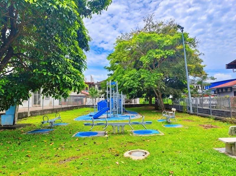Rumah Berkembar untuk Dijual di Taman Baiduri Dengkil (Dengkil) - Rashidah Juremi - Exterior - PropertyGuru.com.my