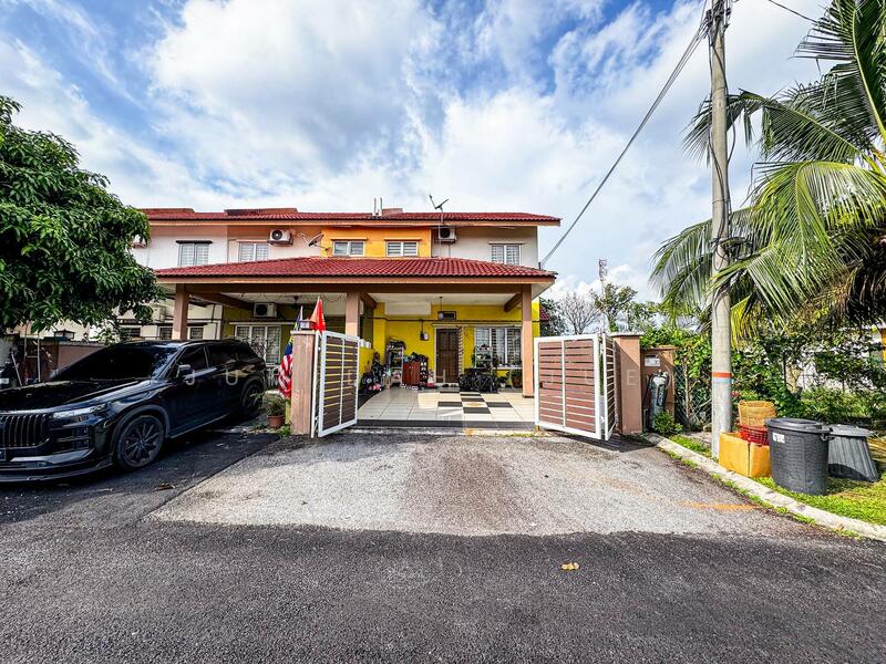 Corner Lot 2 Storey Taman Idaman Murni Sepang