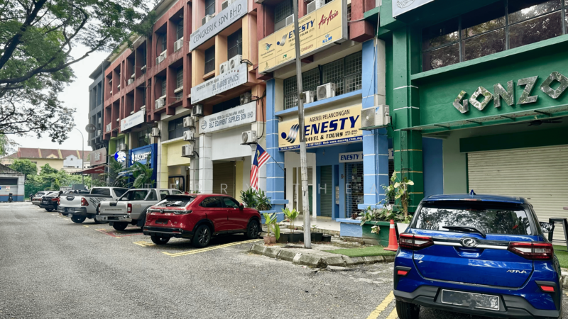 For Sale - 4 Storey Shop @ Danau Desa , Chinese Crowd & High Demand Area