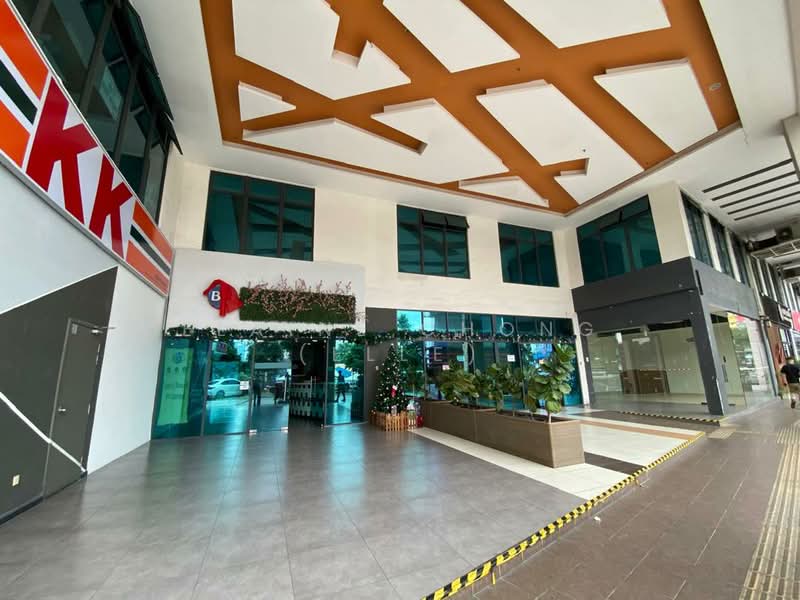 For Rent - Ground floor - very prominent, busy road