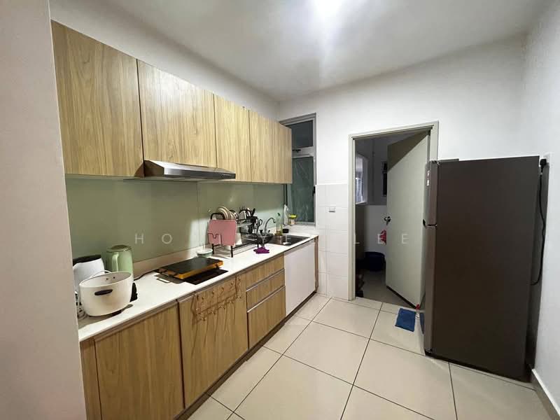 Service Residence for Sale at Meridin Bayvue Serviced Apartment - Hooi Yee Lee - Kitchen - PropertyGuru.com.my
