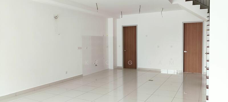 For Sale - 3-storey Terraced House at Taman Puchong Legenda