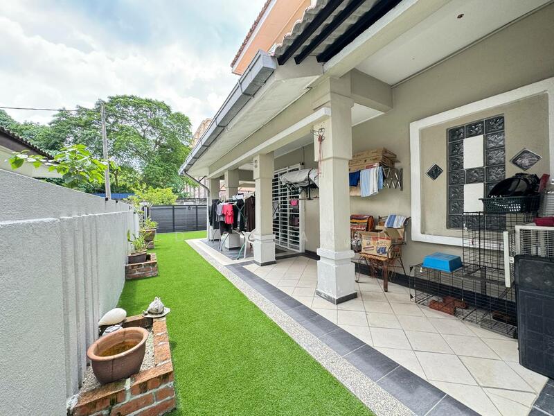 Untuk Dijual - Renovated 2 Storey End Lot Terrace @ Kelana Idaman PJU 1, Ara Damansara