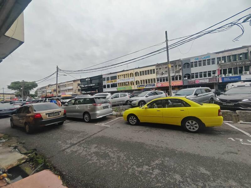 Untuk Dijual - Jalan Sri Pelangi @ Taman Pelangi 3-Storey Shoplot For Sale