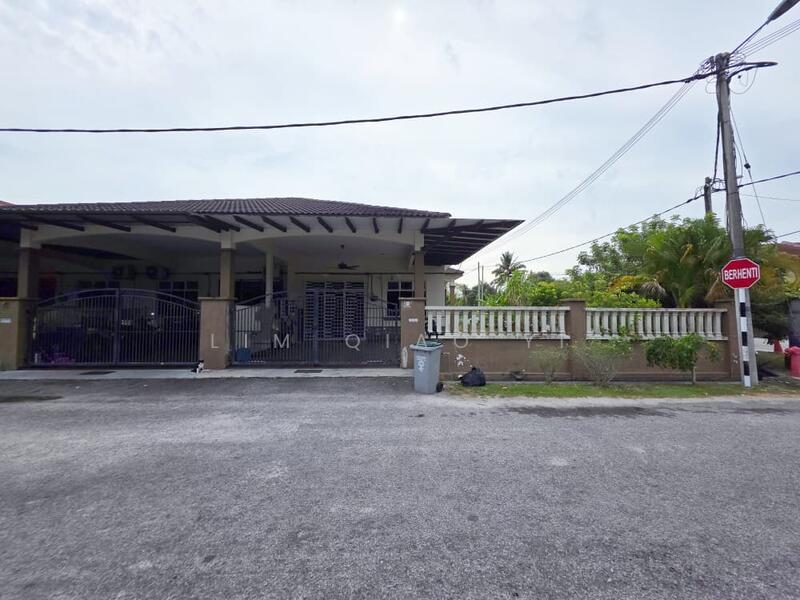 Untuk Dijual - Single Storey Terrace Corner Lot Jalan Wira Jaya, Taman Wira Jaya, Parit Raja, Batu Pahat, Johor.