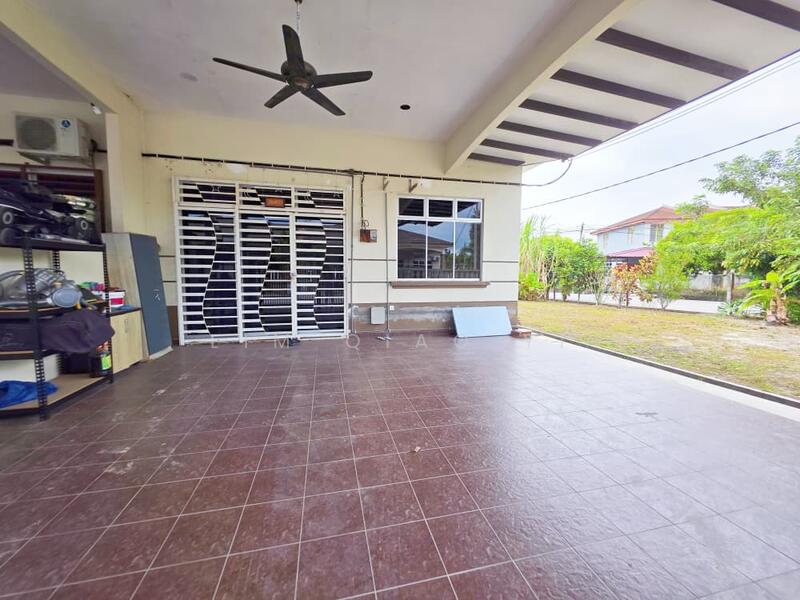 Untuk Dijual - Single Storey Terrace Corner Lot Jalan Wira Jaya, Taman Wira Jaya, Parit Raja, Batu Pahat, Johor.