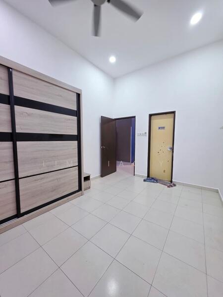 Untuk Dijual - Single Storey Terrace Corner Lot Jalan Wira Jaya, Taman Wira Jaya, Parit Raja, Batu Pahat, Johor.