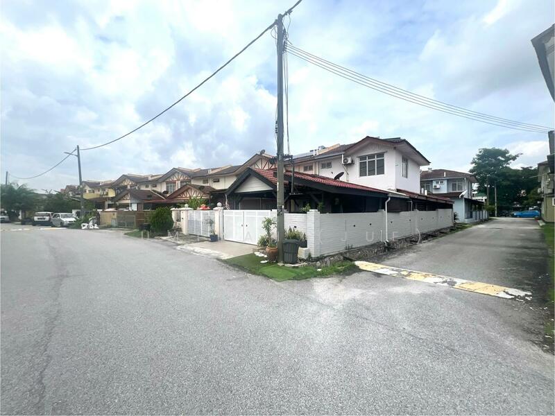 ????Renovated & Extended????Facing Open & Playground[End Lot] Double Storey Terrace Taman Putra Perd