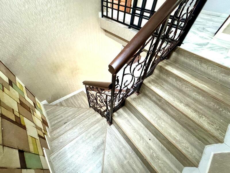 CORNER LOT END ROAD.DOUBLE STOREY TERRACE HOUSEJALAN DESA MEWAH 20.TAMAN DESA MEWAH, SEMENYIH.