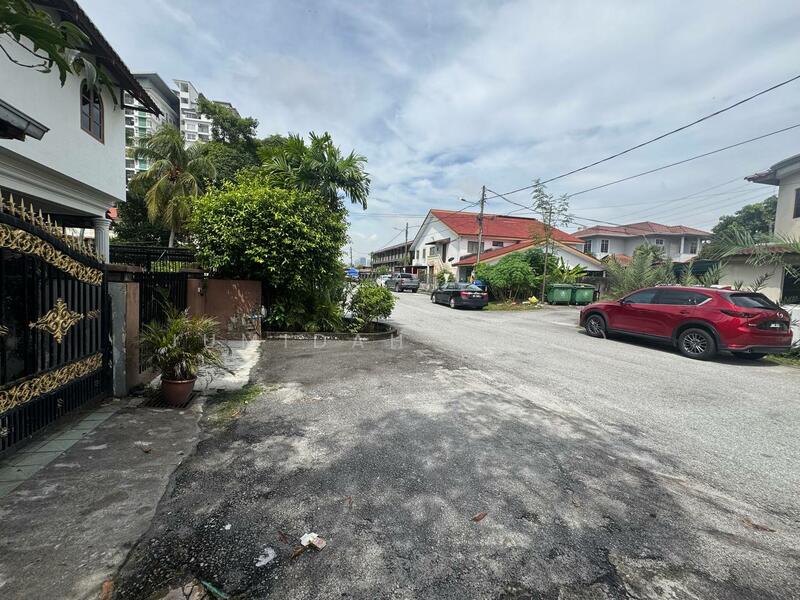 FACING OPEN. MORE PARKING SPACEDOUBLE STOREY TERRACE TAMAN NIRWANA FASA 168000 AMPANG