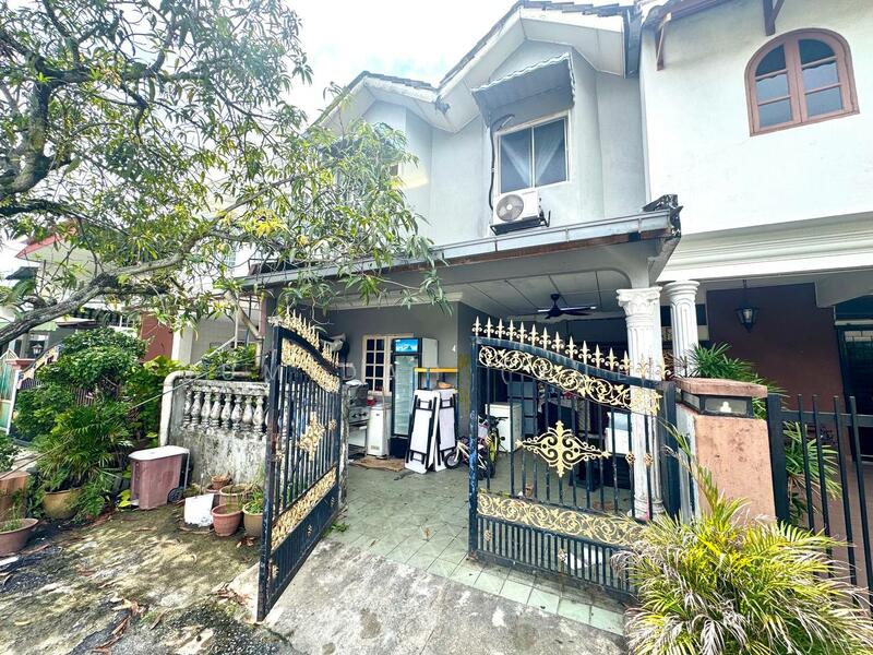 FACING OPEN. MORE PARKING SPACEDOUBLE STOREY TERRACE TAMAN NIRWANA FASA 168000 AMPANG