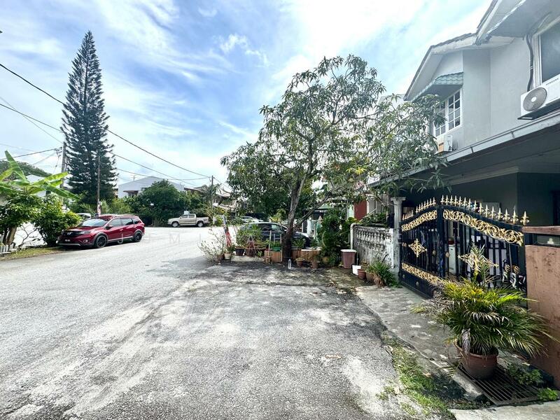 FACING OPEN. MORE PARKING SPACEDOUBLE STOREY TERRACE TAMAN NIRWANA FASA 168000 AMPANG