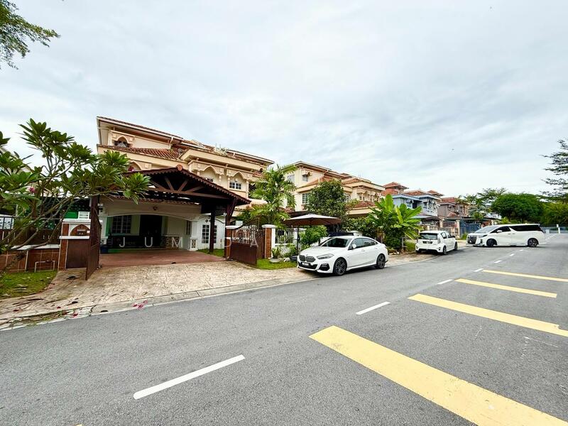 2.5 Storey Semi-D D’Kayangan Seksyen 13 Shah Alam    • FULLY FURNISHED????????    • FULLY EXTENDED??