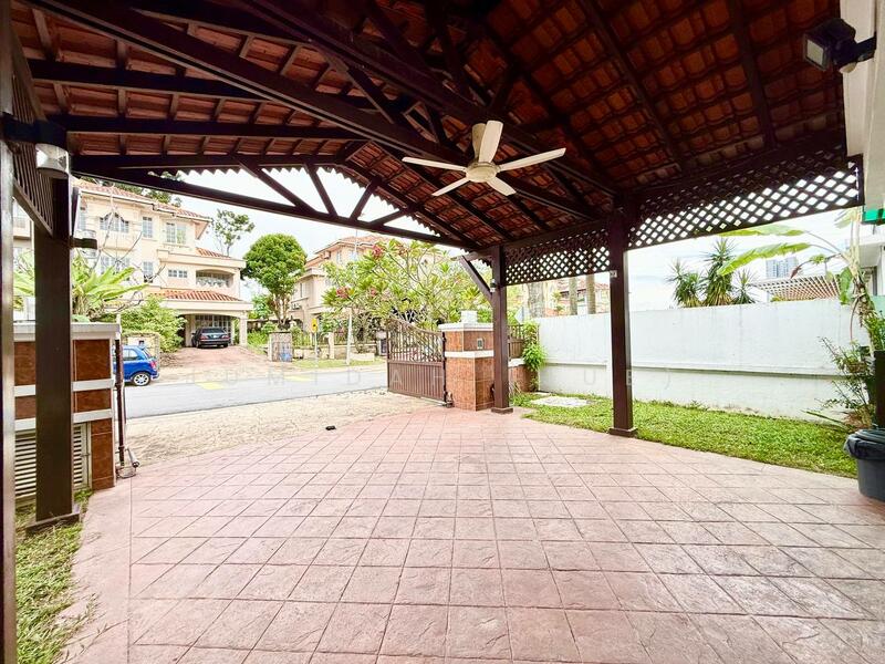 2.5 Storey Semi-D D’Kayangan Seksyen 13 Shah Alam    • FULLY FURNISHED????????    • FULLY EXTENDED??