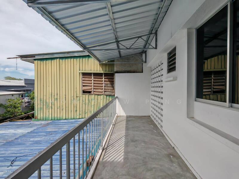 For Rent - First Floor Intermediate Shophouse For Rent Located at 3 mile, Lorong Datuk Tawi Sli