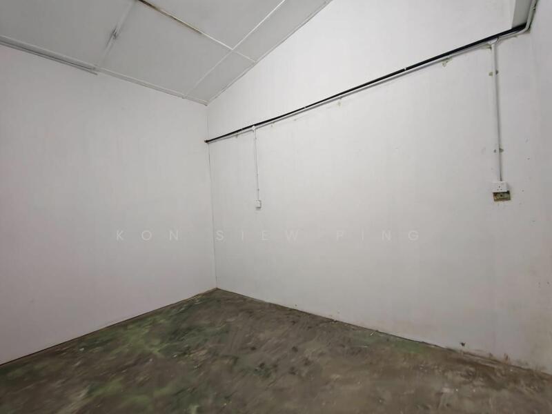 For Rent - First Floor Intermediate Shophouse For Rent Located at 3 mile, Lorong Datuk Tawi Sli