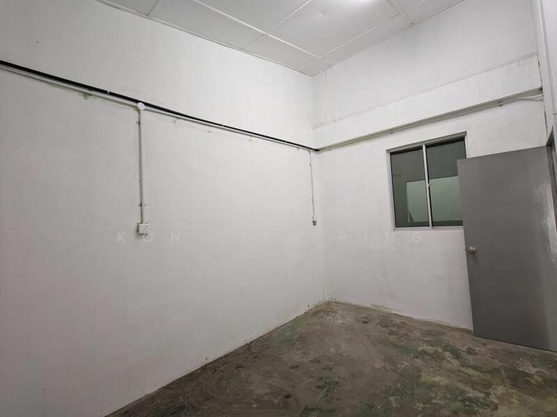 For Rent - First Floor Intermediate Shophouse For Rent Located at 3 mile, Lorong Datuk Tawi Sli