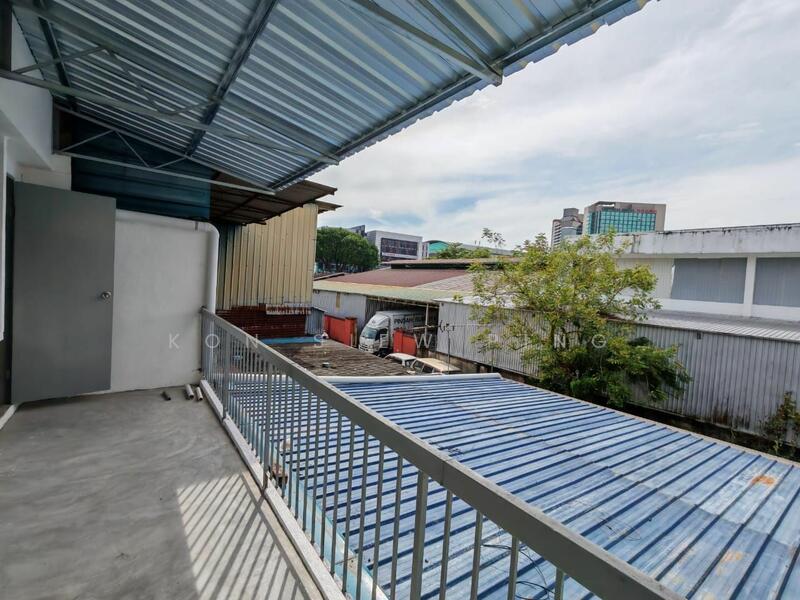 For Rent - First Floor Intermediate Shophouse For Rent Located at 3 mile, Lorong Datuk Tawi Sli