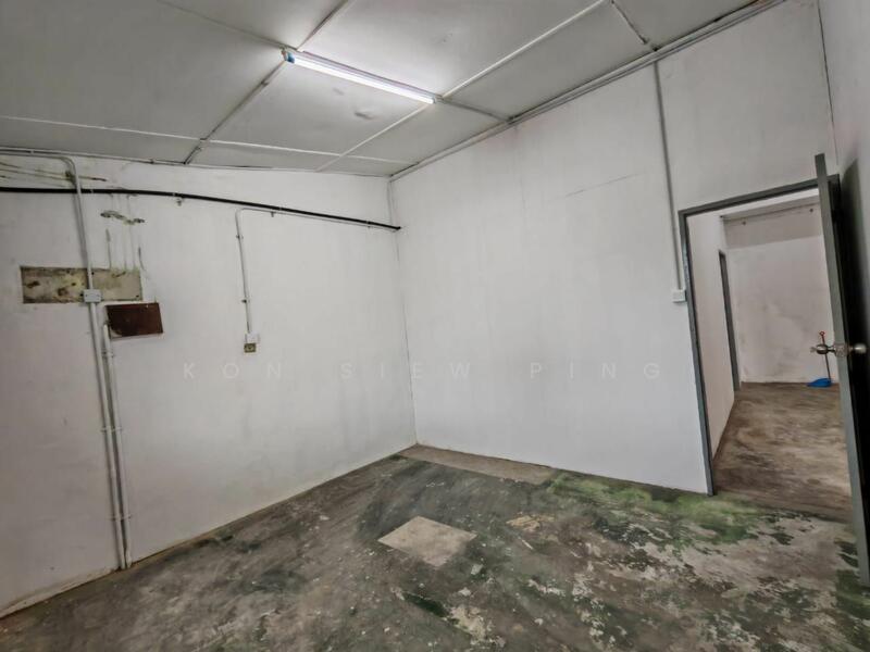 For Rent - First Floor Intermediate Shophouse For Rent Located at 3 mile, Lorong Datuk Tawi Sli