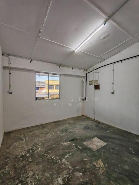 For Rent - First Floor Intermediate Shophouse For Rent Located at 3 mile, Lorong Datuk Tawi Sli