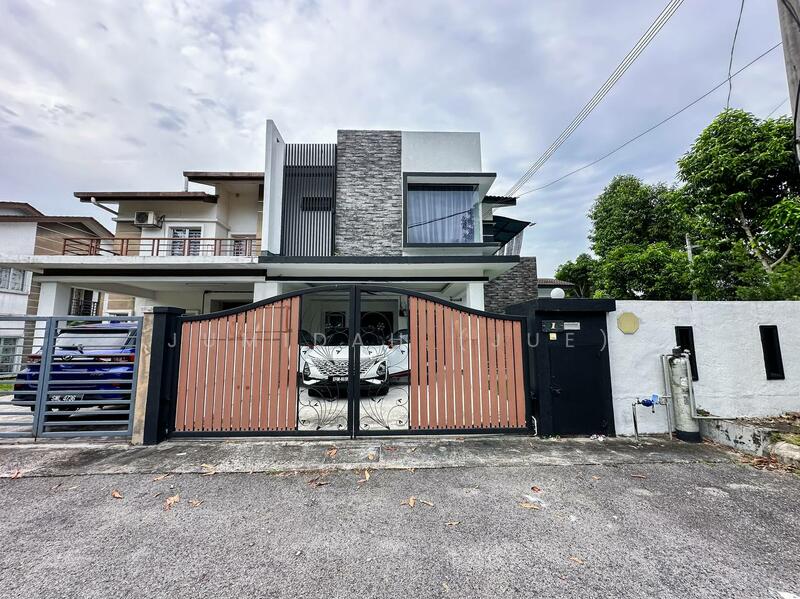 ????FULLY RENOVATED EXTENDED????CORNERLOT with Spacious yard + Swimming pool CORNERLOT 2 Storey Semi