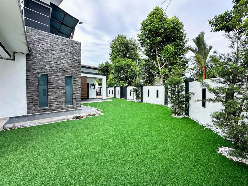 ????FULLY RENOVATED EXTENDED????CORNERLOT with Spacious yard + Swimming pool CORNERLOT 2 Storey Semi