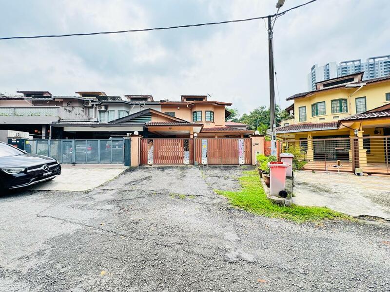 For Sale - END LOT Double Storey Terrace Kota Damansara