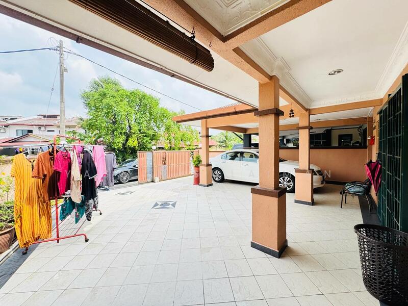 For Sale - END LOT Double Storey Terrace Kota Damansara