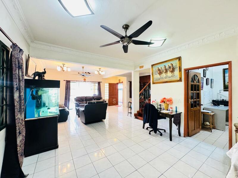 For Sale - END LOT Double Storey Terrace Kota Damansara