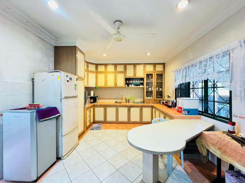 For Sale - END LOT Double Storey Terrace Kota Damansara