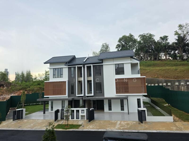 For Sale - 7 ROOM Hilltop Semi-D Villa. 3min to Multimedia University MMU, Cyberjaya, Symphony Hills, Putrajaya