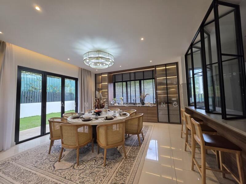 For Sale - 7 ROOM Hilltop Semi-D Villa. 3min to Multimedia University MMU, Cyberjaya, Symphony Hills, Putrajaya