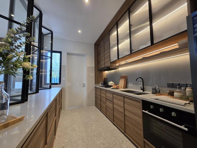 For Sale - 7 ROOM Hilltop Semi-D Villa. 3min to Multimedia University MMU, Cyberjaya, Symphony Hills, Putrajaya