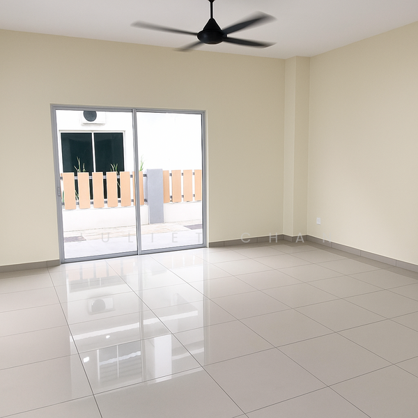 For Sale - 2 Storeys Semi Detached, Marina Island