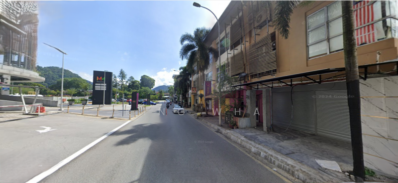 For Sale - taman melawati lorong sarawak 3 sty shoplot . opposite melawati mall . freehold