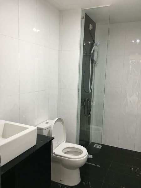 Service Residence for Sale at Menara Suria (V12) - Amy Lim - Bathroom - PropertyGuru.com.my