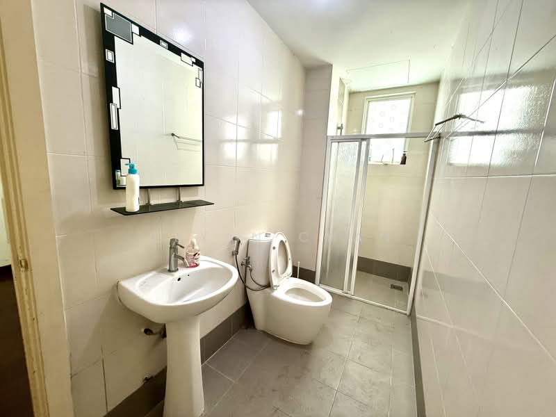 Servis Apartment untuk Dijual di Subang Olives Residence - Bryan Chan - Bathroom - PropertyGuru.com.my