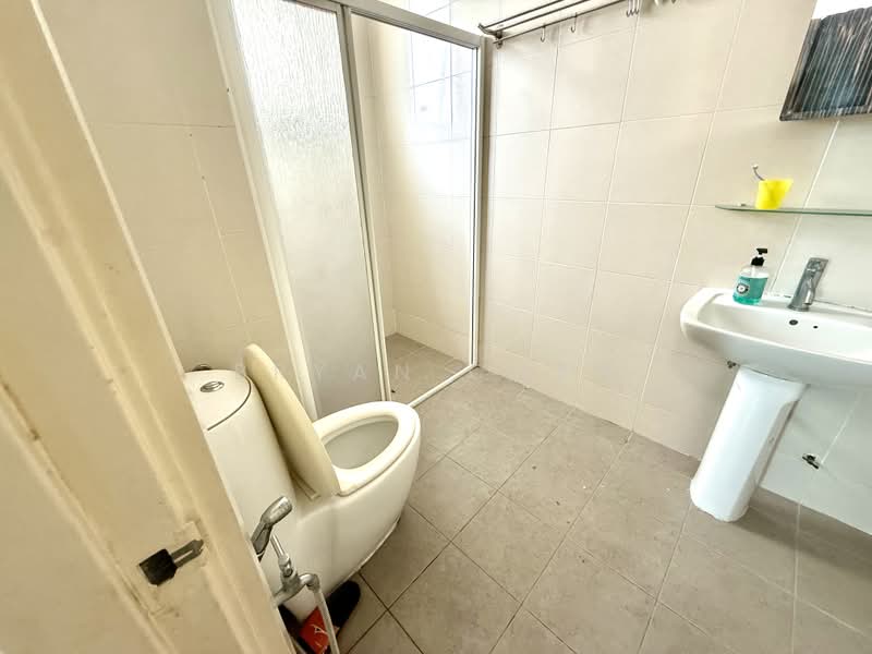 Servis Apartment untuk Dijual di Subang Olives Residence - Bryan Chan - Bathroom - PropertyGuru.com.my
