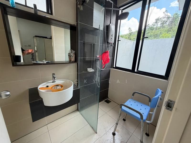 Rumah Berkembar untuk Dijual di Rawang (Selangor) - Nicky Lai - Bathroom - PropertyGuru.com.my