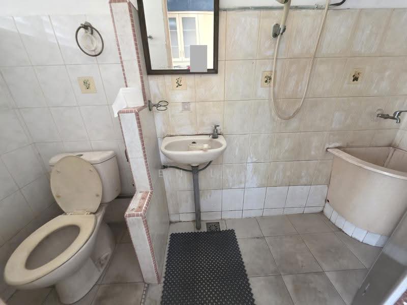 Rumah Teres 2-Tingkat untuk Dijual di Taman Midah (Cheras) - Ken Lew - Bathroom - PropertyGuru.com.my