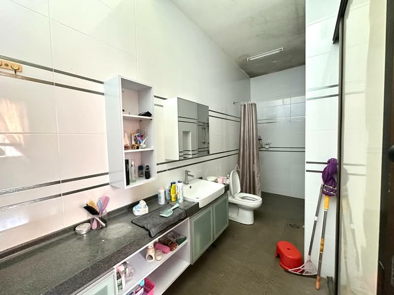 Rumah Berkembar untuk Dijual di Taman Impian Emas (Skudai) - Ken Chai - Bathroom - PropertyGuru.com.my