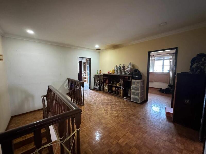 For Sale - Taman Pelangi 3 story Semi D