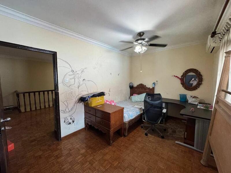 For Sale - Taman Pelangi 3 story Semi D