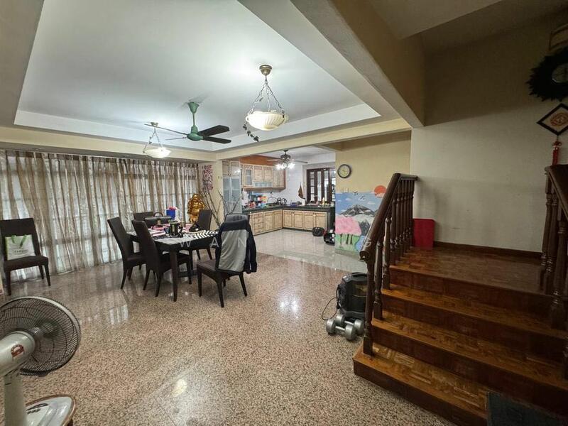 For Sale - Taman Pelangi 3 story Semi D