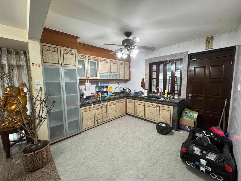 For Sale - Taman Pelangi 3 story Semi D