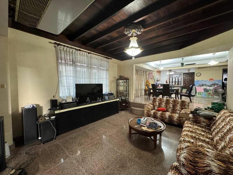 For Sale - Taman Pelangi 3 story Semi D