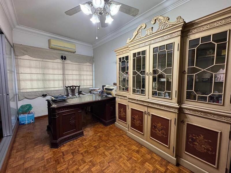 For Sale - Taman Pelangi 3 story Semi D